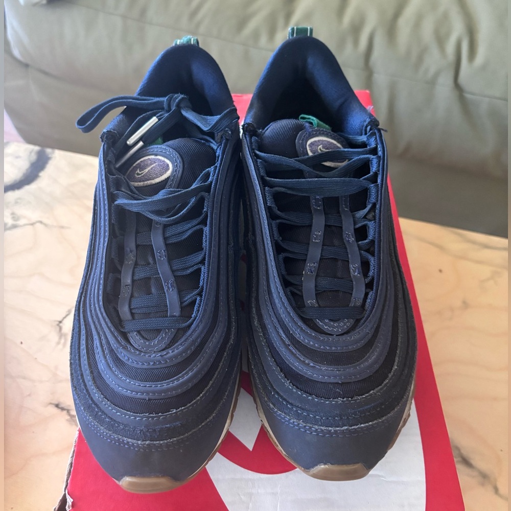 Used a few times, condition as pictured.Size 7